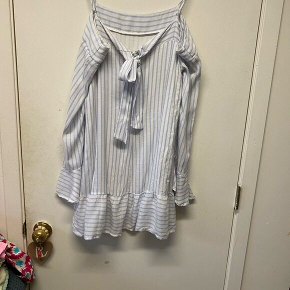 Abbie Long Sleeved Size M Off Shoulder Top With Bell Sleeves and Ruffles - Picture 3 of 4